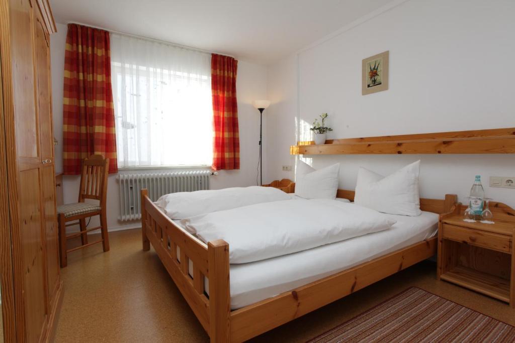 Hotel An Der Sonne & Restaurant Zum Schneiger Schoenwald im Schwarzwald Room photo