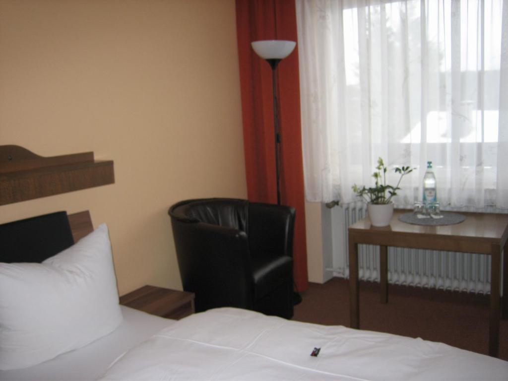 Hotel An Der Sonne & Restaurant Zum Schneiger Schoenwald im Schwarzwald Room photo