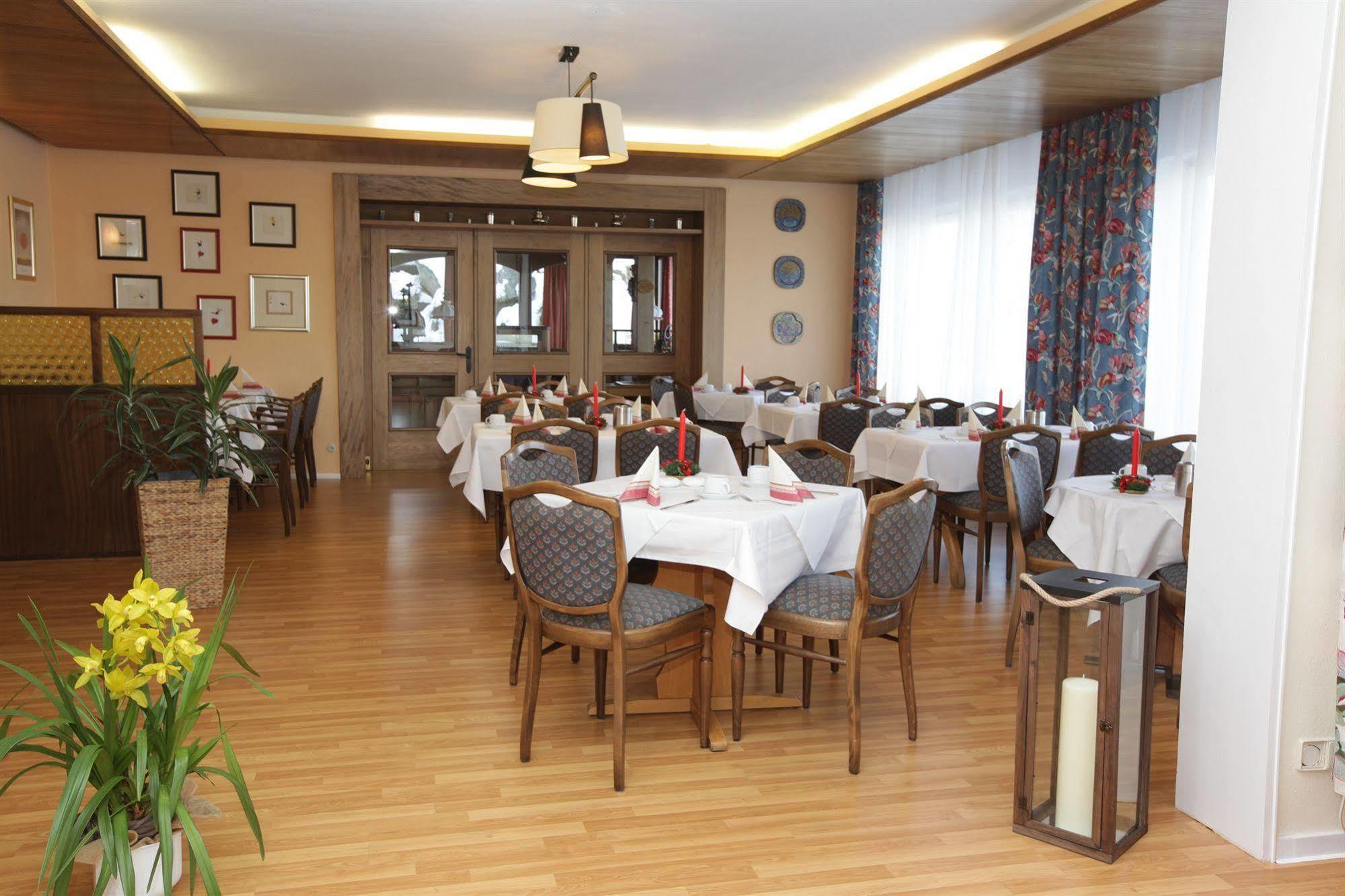 Hotel An Der Sonne & Restaurant Zum Schneiger Schoenwald im Schwarzwald Exterior photo